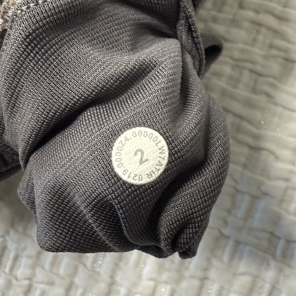 LULULEMON Hotty Hot Shorts II *2.5” Inseam-Heather Lux Black-Size 2 EUC! - Picture 13 of 15